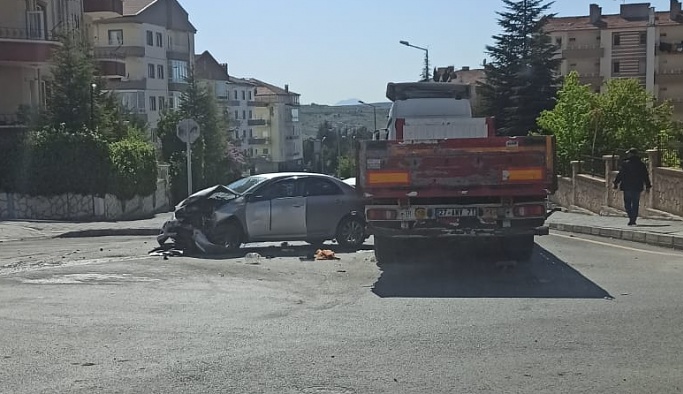 Nevşehir'de tır ile otomobil çarpıştı: 1 yaralı