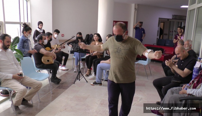 Nevşehir Devlet Hastanesinde hastalar müzikle moral buldu