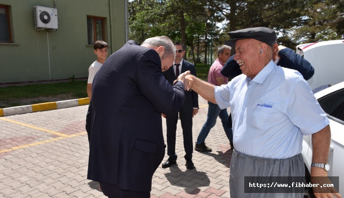 Nevşehir Emniyet Müdürü Loğoğlu babasını makamında ağırladı