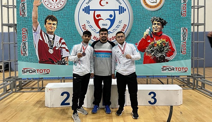 Nevşehirli halterciler Türkiye Şampiyonası'ndan 2 madalyayla döndü