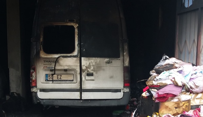 Nevşehir'de korkutan yangın! İki araç yanarak kullanılamaz hale geldi