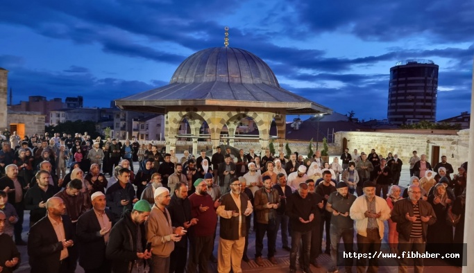 Nevşehir'de ilk hac kafilesi dualarla uğurlandı