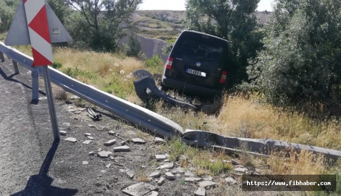 Nevşehir'de virajı alamayan araç bariyere çarptı