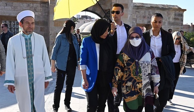 Malezya Kraliçesi, Nevşehir tarihi Kurşunlu Camisini ziyaret etti