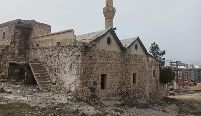 Nevşehir'de ecdat yadigarı camii ve çeşmesi onarım bekliyor