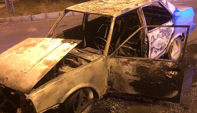 Nevşehir'de seyir halindeki otomobil cayır cayır yandı