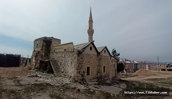 Nevşehir'in tarihi Orta Bekdik Camii ve çeşmesi