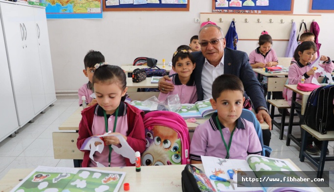 Başkan Aksoy, Derinkuyu'da öğrencileri ilk eğitim gününde yalnız bırakmadı
