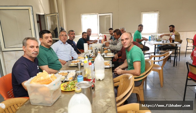Başkan Savran, Fabrika Çalışanları İle Öğle Yemeği Yedi