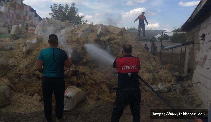 Gülşehir Karacaşar'da saman balyaları alev aldı