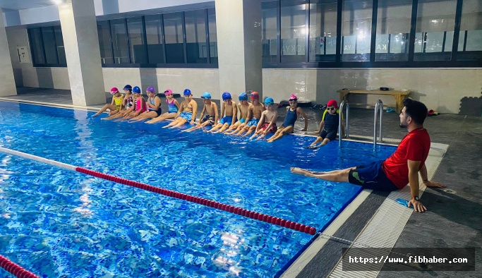 Nevşehir Bahçeşehir Koleji Yüzme Derslerine Başladı