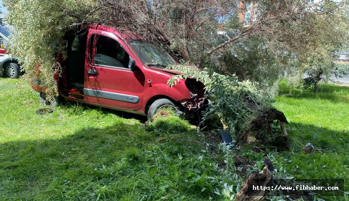 Nevşehir'de direksiyon hakimiyetini kaybeden araç çalılara girdi