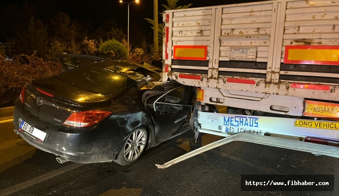 Nevşehir'de otomobil, tıra arkadan çarptı: 2 yaralı