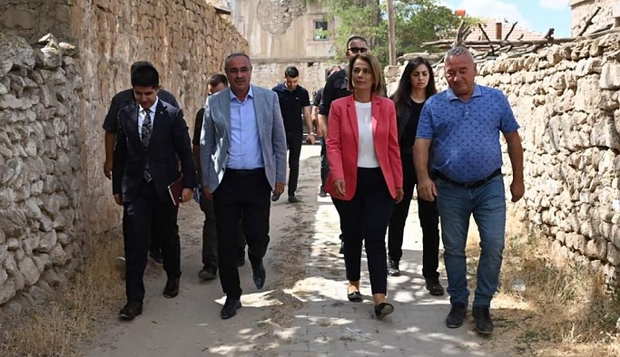 Vali Becel, Gülşehir'in Kızılkaya ve Ovaören köylerini ziyaret etti