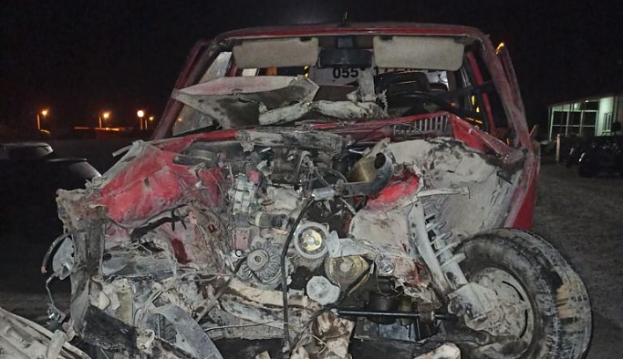 Nevşehir'de direksiyon hakimiyetini kaybeden araç direğe çarptı