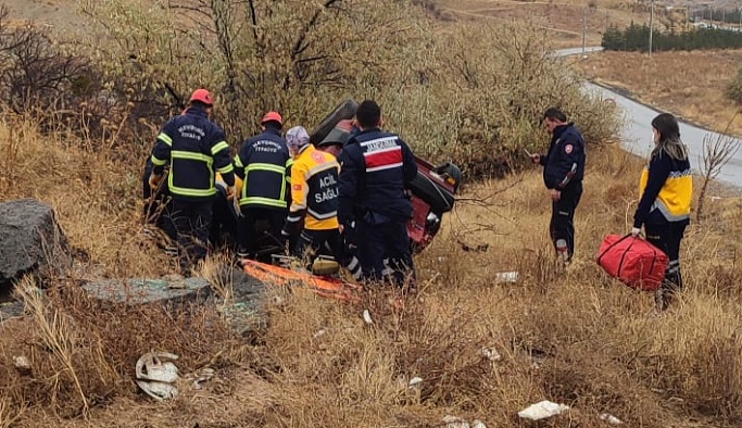 Nevşehir'de kaygan yolda takla atan araç tarlaya uçtu: 1 yaralı