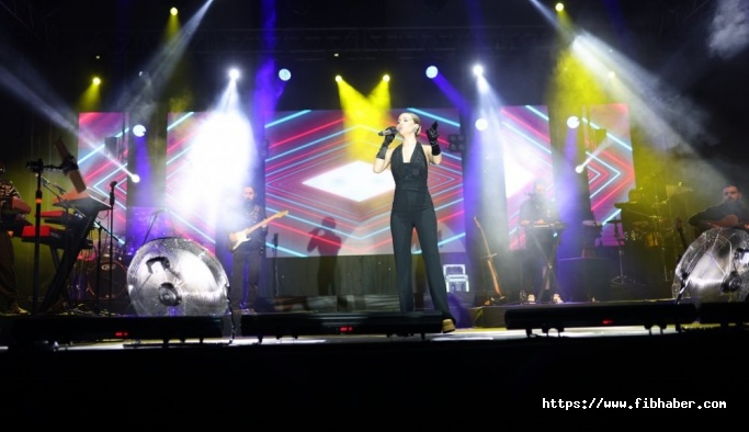 Derya Uluğ'dan Nevşehir'de Muhteşem Konser