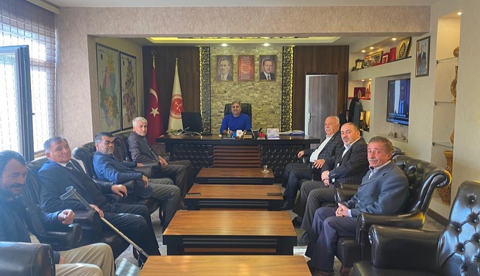 Gülşehir ve Derinkuyu Meclis Üyeleri ve Özlüce Muhtarı Duru'yu Makamında Ziyaret Etti.