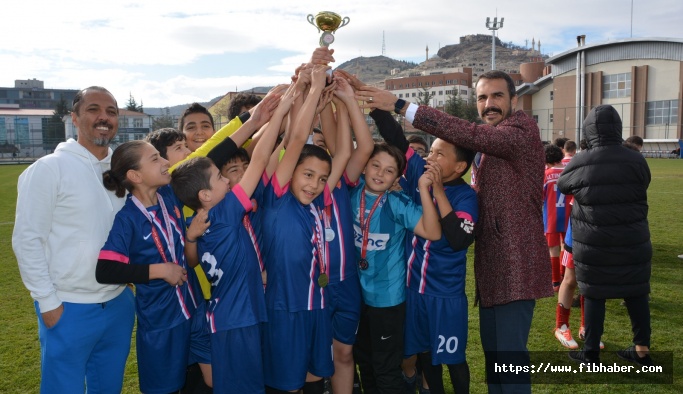 Nevşehir'de Küçük Erkekler Futbol Müsabakaları Tamamlandı