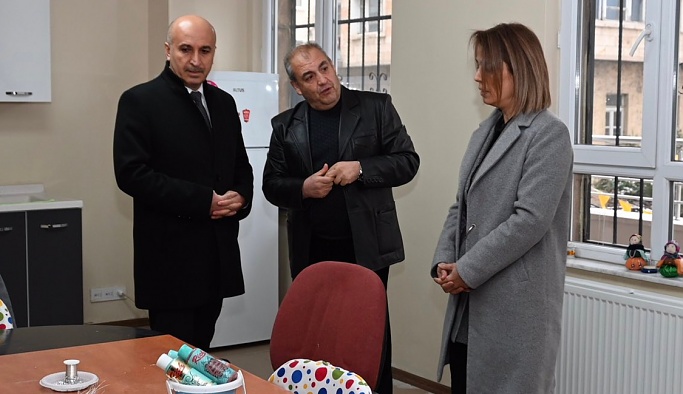 Vali Becel, Nevşehir Halk Eğitim Merkezini yeni yerinde ziyaret etti
