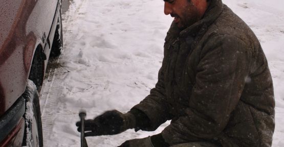 Aşırı Kar Yağınca Nevşehir'de Vatandaş  Oto Lastikçisine Koştu