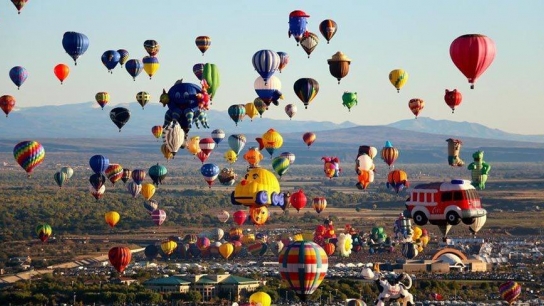 Figürlü balonlar Kapadokya semalarını süsledi