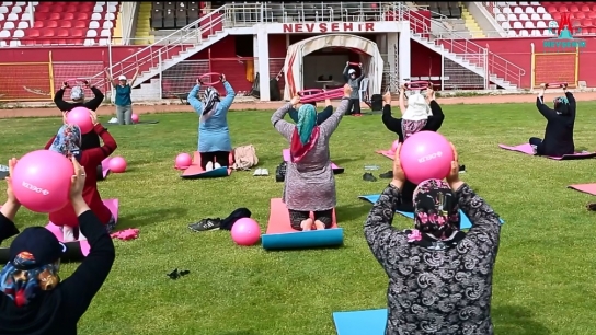 Nevşehir'de kadınlar açık havada spor yapıyor